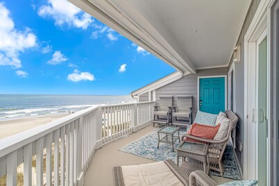 One minute walk to Surfside Beach! Nightly rate in July is 299 a night plus fees