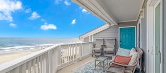 ENJOY FALL WEATHER! BRING YOU BATHING SUIT!
SPACIOUS 2 BEDROOM-4 BLOCKS TO PIER.