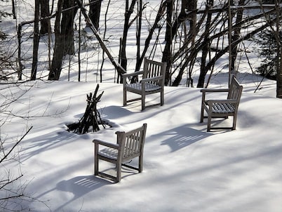 Spacious Three-level Home , Well-Furnished, Fun Playroom, Minutes to Mt. Snow