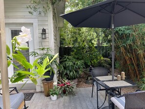 Outdoor dining - Executive Suite On Park Ave. (Thomasville)