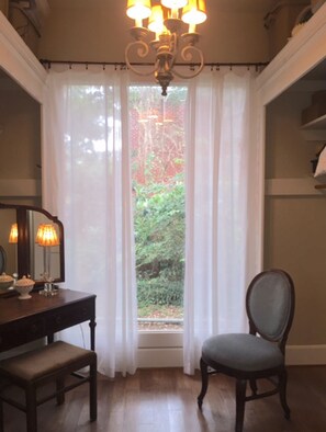 Interior - Executive Suite On Park Ave. (Thomasville)