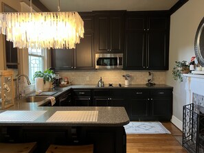 Fridge, microwave, oven, stovetop - Executive Suite On Park Ave. (Thomasville)