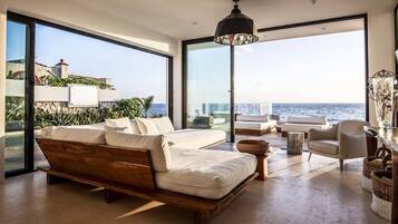 Smart TV, books, video library, stereo