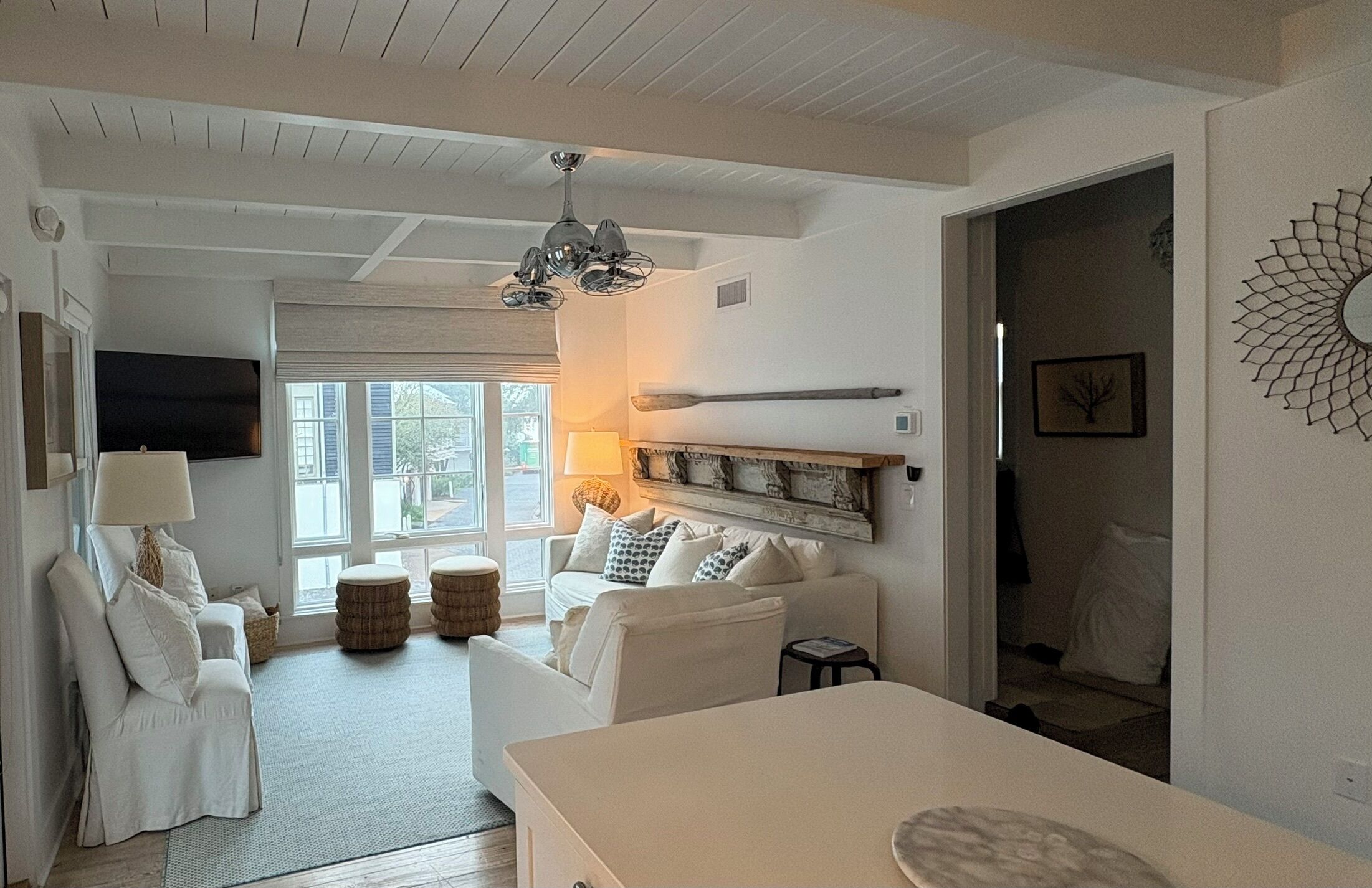 TV, DVD player, videoteca