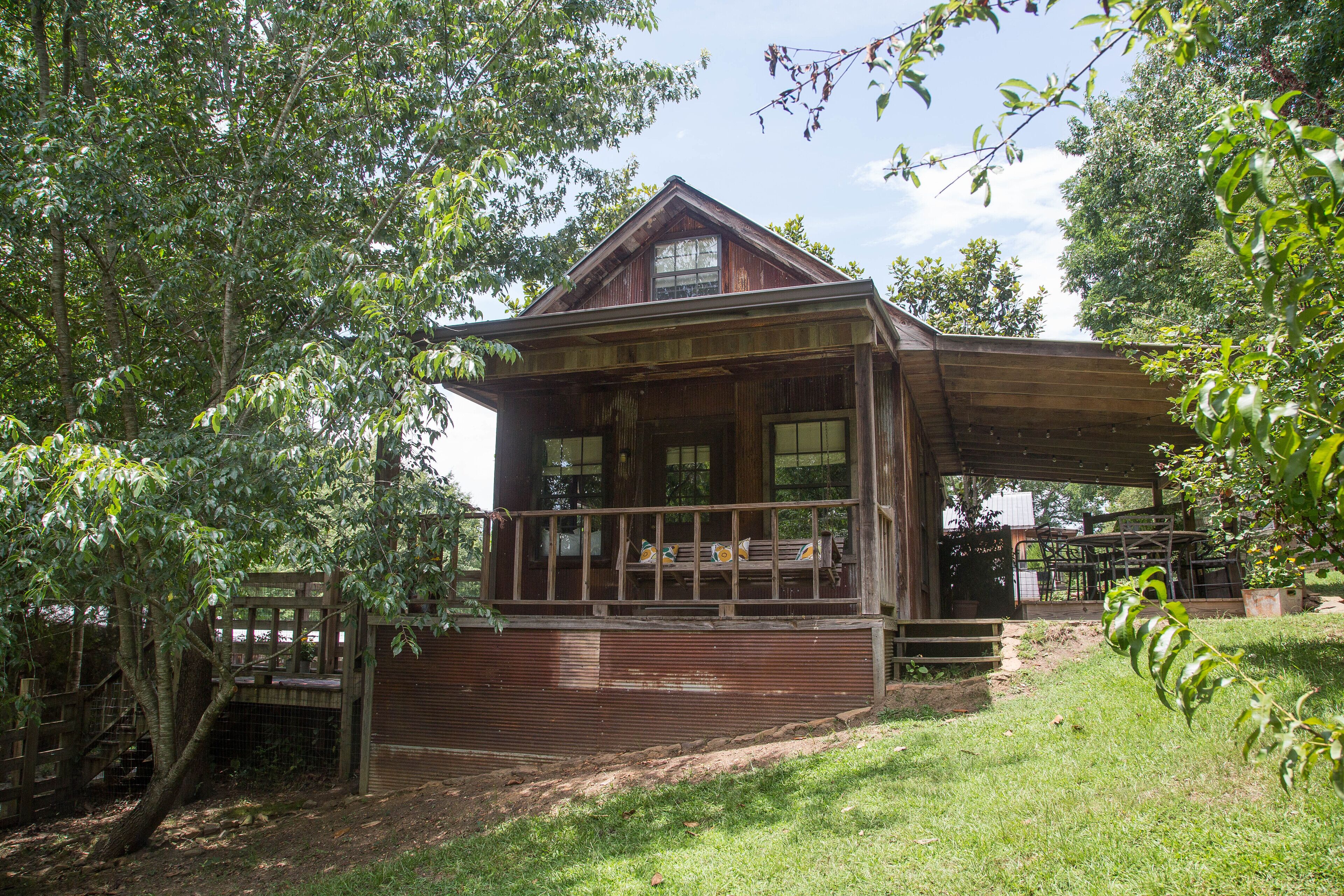 Unique artist cottage on the grounds of the Taylor Inn and Big Truck Theater