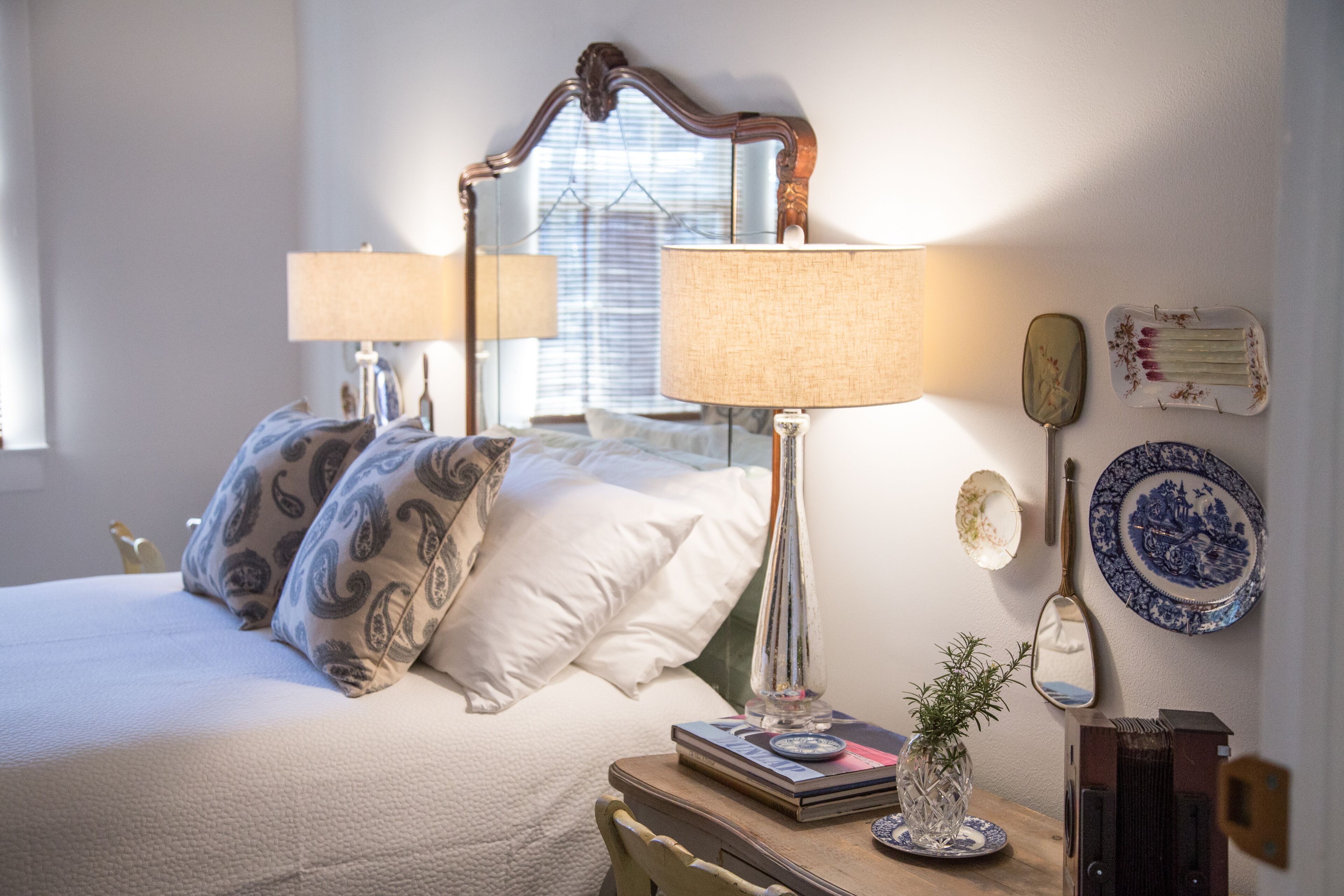 Unique artist cottage on the grounds of the Taylor Inn and Big Truck Theater