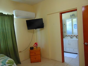 1 chambre, bureau, fer et planche à repasser, accès au Wi-Fi (inclus)
