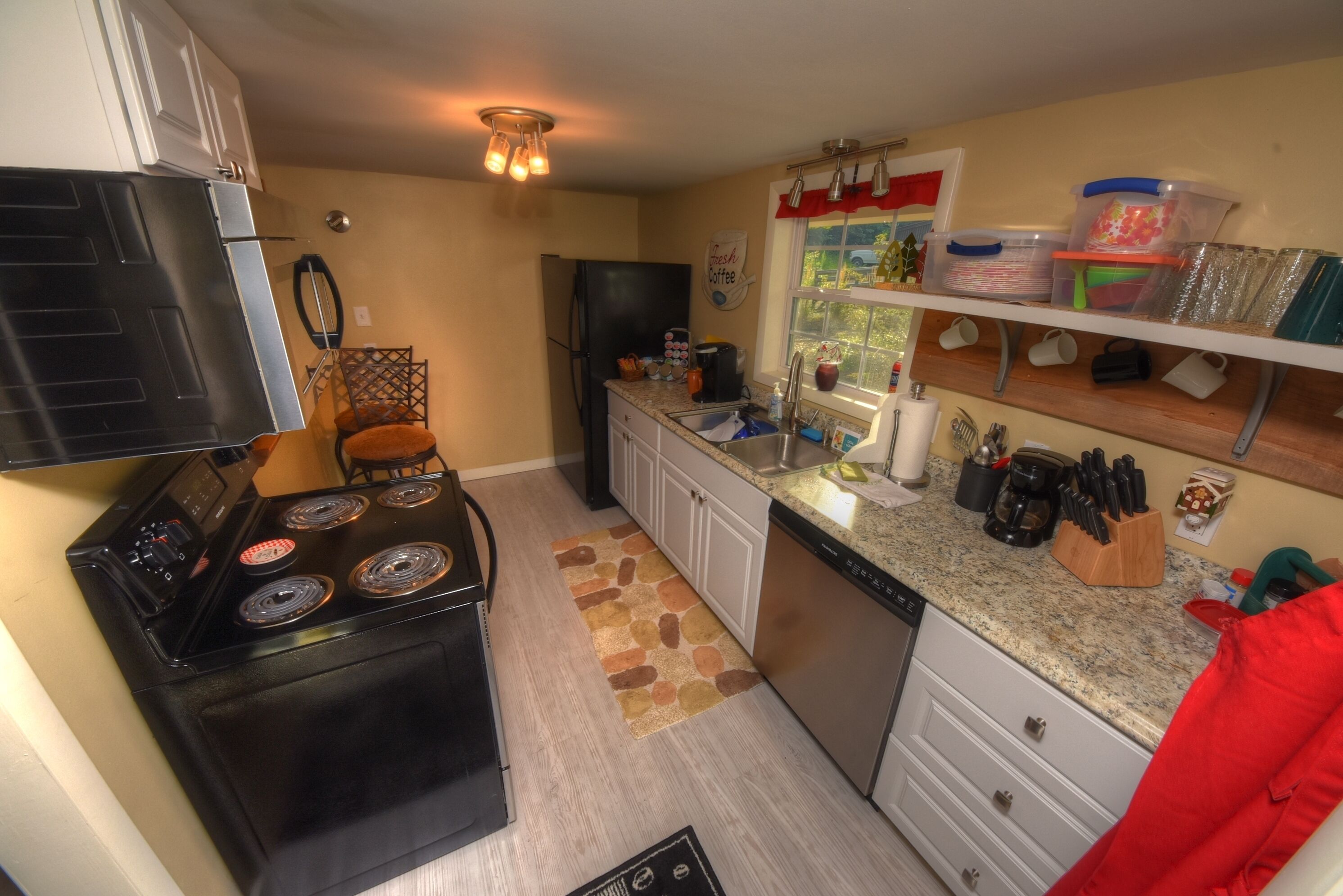 Bold Stream/Waterfall/Fire Pit/Gas Grill/Screened Porch-close to Lake Lure, AVL 