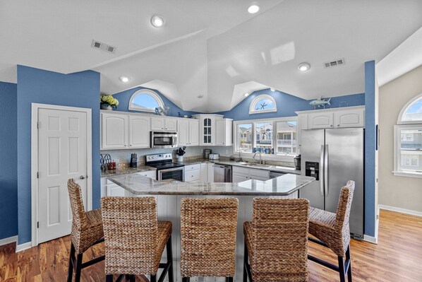 Refrigerador, microondas, horno y parrilla de estufa 