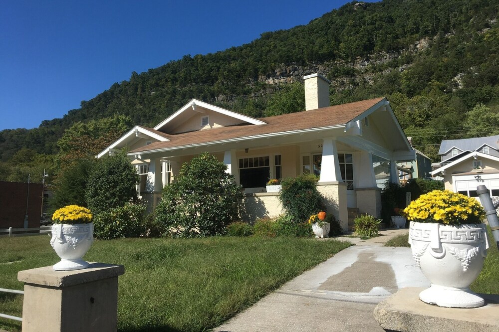 1928 Home in the heart of Cumberland Gap