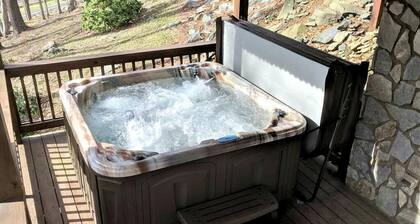Frente al río, espacioso, dos master suites, bañeras de hidromasaje, wifi, se admiten perros, tubos de río, mesa de billar