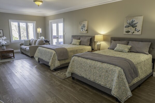 7 habitaciones, tabla de planchar con plancha, wifi y ropa de cama 