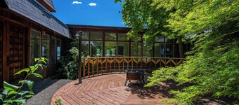 Ylellinen, upea New River Gorge näkymä, vasta uusittu, perheystävällinen 