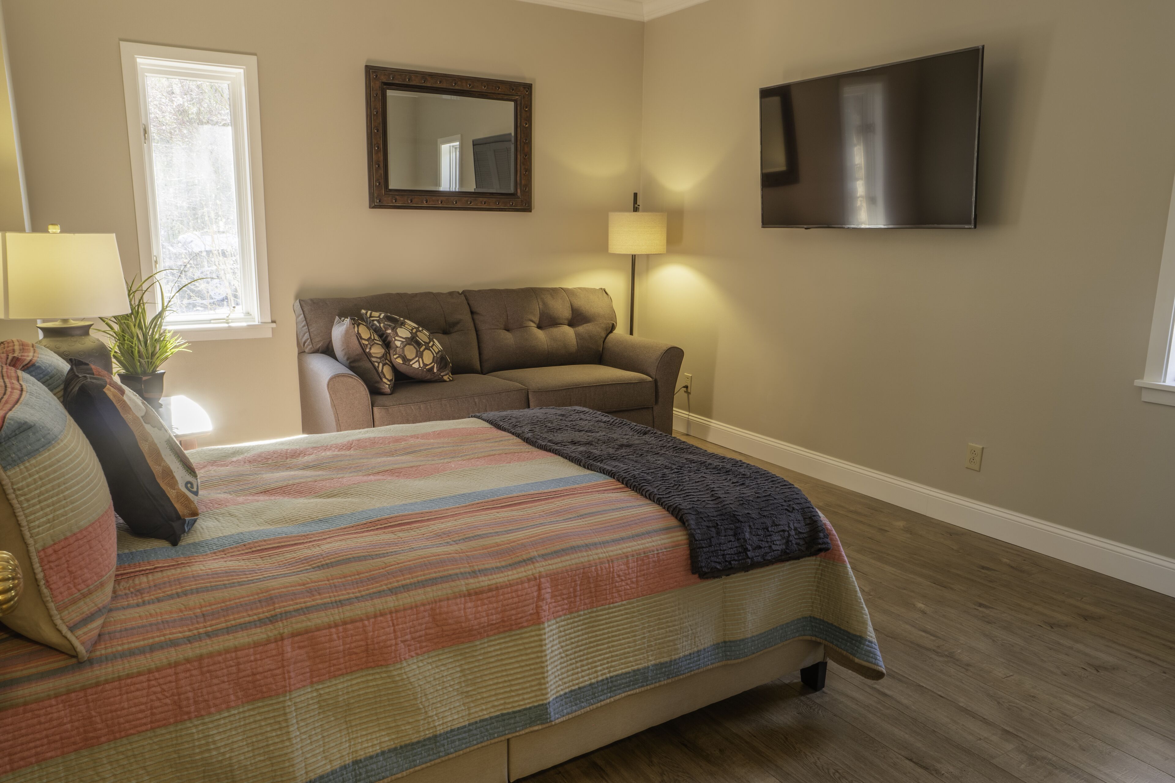 50 mile views into NR Gorge, recently renovated,  6000 sq ft