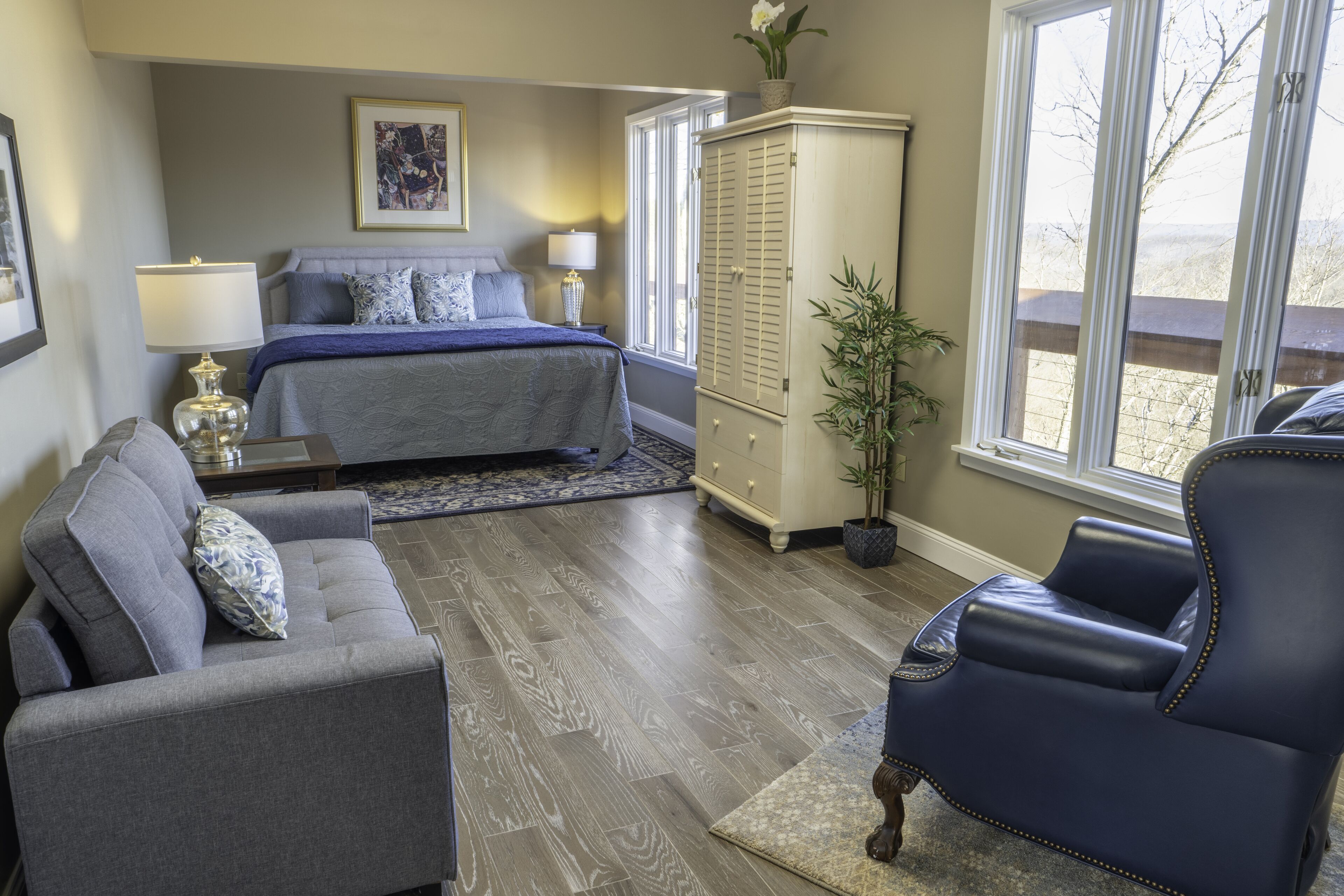 50 mile views into NR Gorge, recently renovated,  6000 sq ft