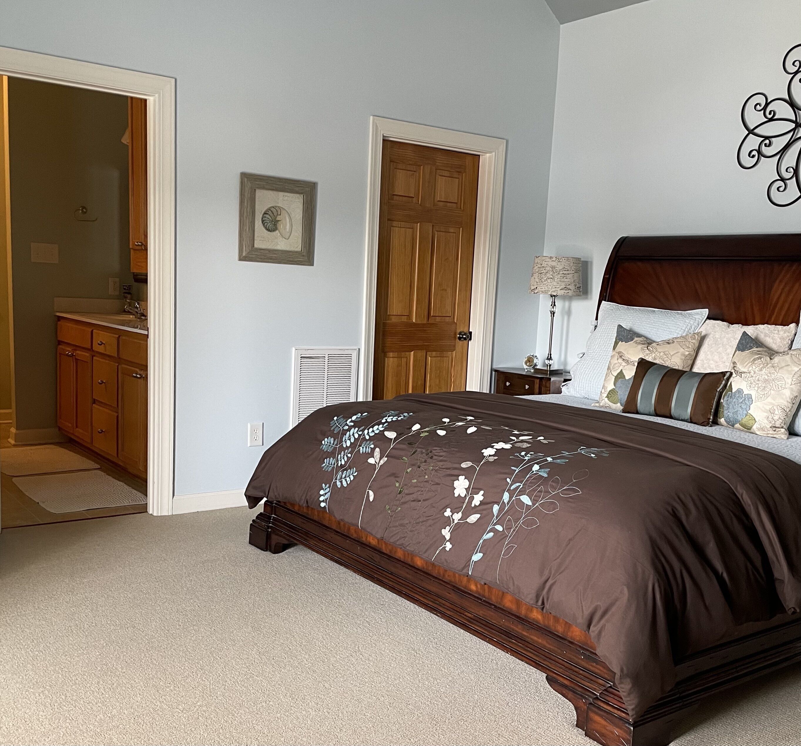 Gorgeous Lakefront House with Natural Sandy Beach - 6 Bedroom  3 Bath