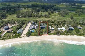 On the beach - Moani Kai - Beachfront,Gated,Hot tub,Pickleball Ct (Kahuku)