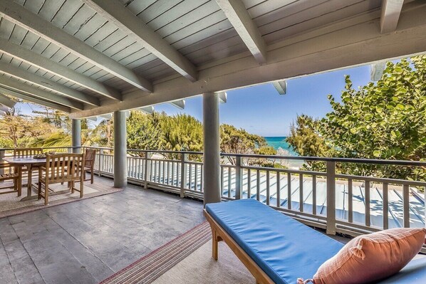 Outdoor dining - Moani Kai - Beachfront,Gated,Hot tub,Pickleball Ct (Kahuku)