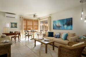 Smart TV, DVD player, books, music library - On the Beach!     Popular Unit A6,  Gorgeous Remodel.     An Ideal Location.  (Kihei)