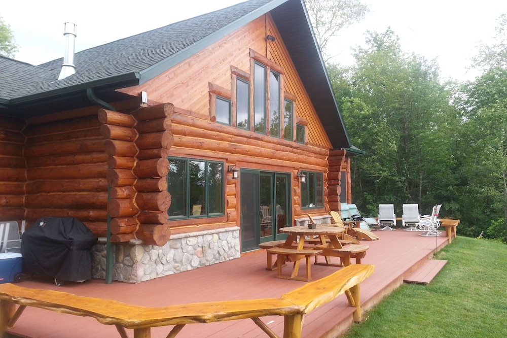 Custom Waterfront full Log Home State Licensed