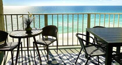 Beachfront Dream! Free Beach Service & Completely Remodeled! Pool & Tiki Bar