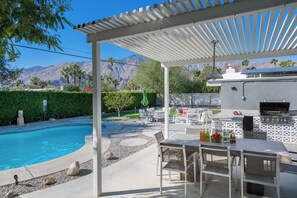 Outdoor dining - PS Leisure: The Life of Leisure in Palm Springs, Mid-Century Style! (Palm Springs)