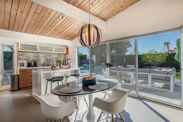 Dining - PS Leisure: The Life of Leisure in Palm Springs, Mid-Century Style! (Palm Springs)