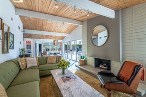 TV connectée, cheminée