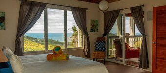 Spacious 2/Bed, 2/Ba, Pool, A/C Bedrooms, Screened Porch, Wi-Fi