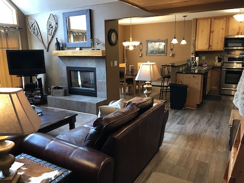 Mountain Ski Haus Chalet! Walk to Gondola, River Run! Hot-Tub!