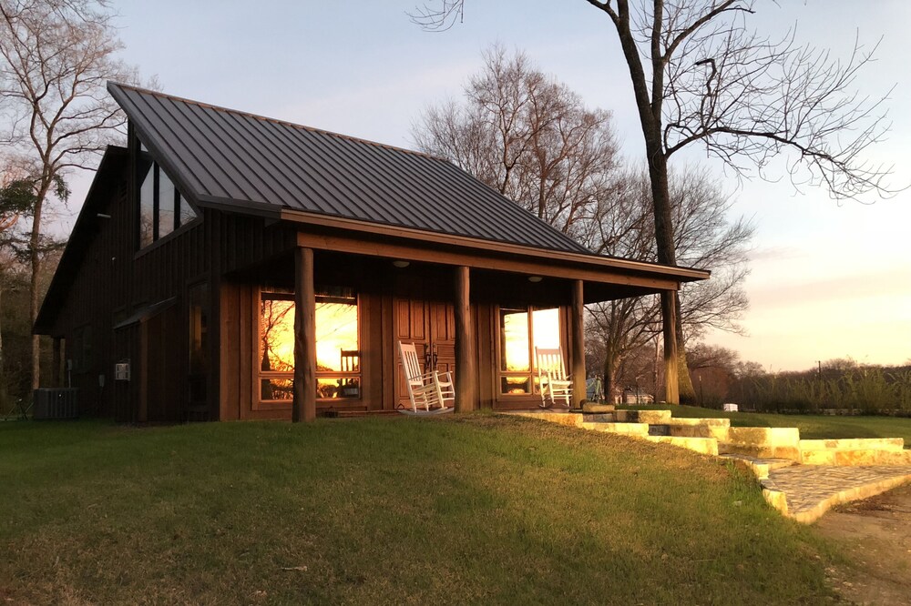 CLARA'S CABIN... a place to unwind, reflect, draw, write, or enjoy your people.