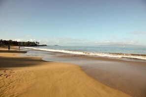 Beach nearby, sun loungers, beach towels
