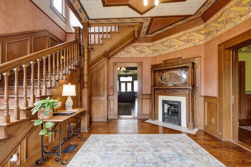 Ridge View Charming Victorian Home w/Pickle Ball Court, Pool, Hot Tub, Game Room