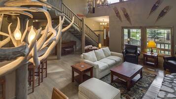 TV connectée, cheminée, jeux vidéo, lecteur de DVD