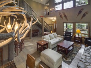 تلفزيون ذكي، مدفأة، ألعاب فيديو، مشغل دي في دي