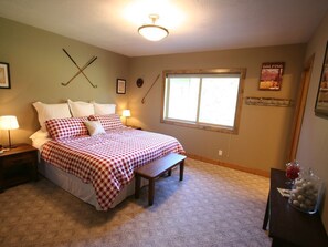 5 多间卧室、办公桌、熨斗/熨衣板、旅行婴儿床