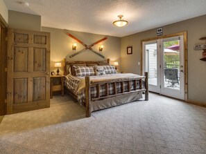 5 Schlafzimmer, Schreibtisch, Bügeleisen/Bügelbrett, Reisekinderbett