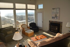 Smart TV, fireplace, DVD player