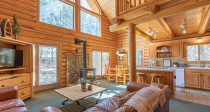 Mountain Magic! Adventure Lodge ~ Hot Tub