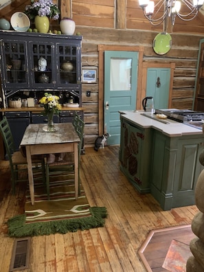 Dining - Awesome 'Log Home Living' Magazine Home in-town Red Lodge (Red Lodge)