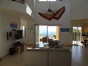 Smart TV, DVD player, books, stereo