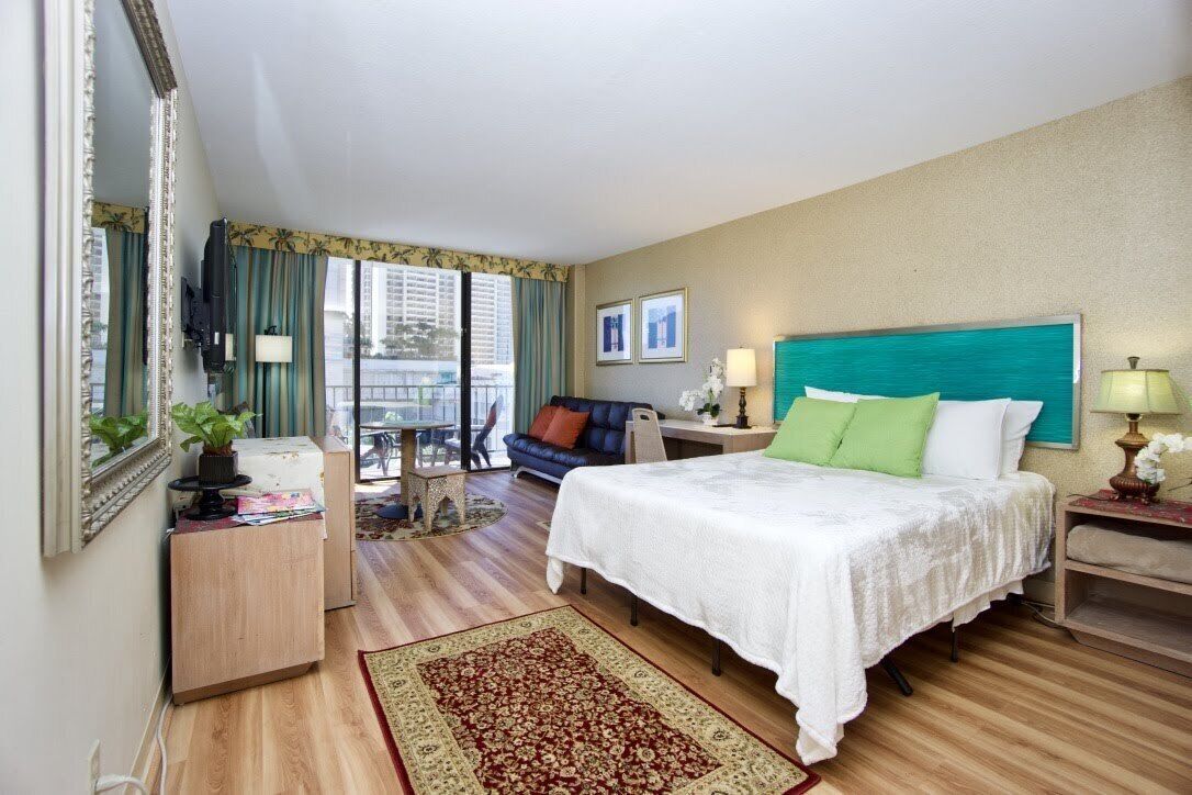  Classy Waikiki Studio 