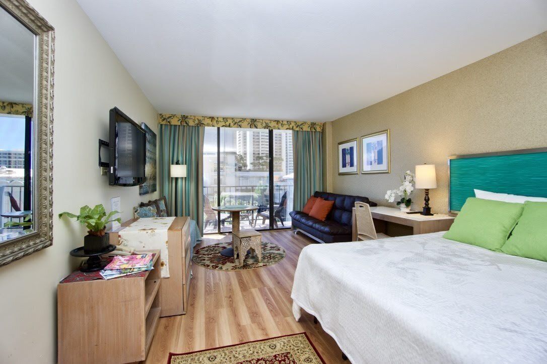  Classy Waikiki Studio 