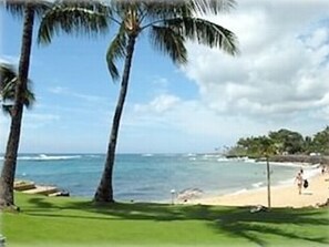 Beach nearby, sun-loungers, beach towels - Ocean-View Studio, Steps from Beaches In Sunny Poipu (Koloa)