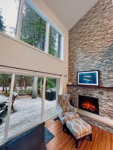 250'  RELAXING WATERFRONT SPACIOUS REMODEL & WALKING TO SAND BEACH NEW FIREPLACE