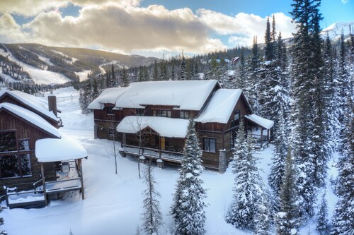 Big Sky Gem: Ski-in / Walk-out Luxury Chalet