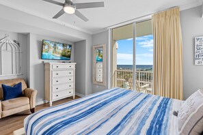 1 habitación, tabla de planchar con plancha y cuna de viaje 