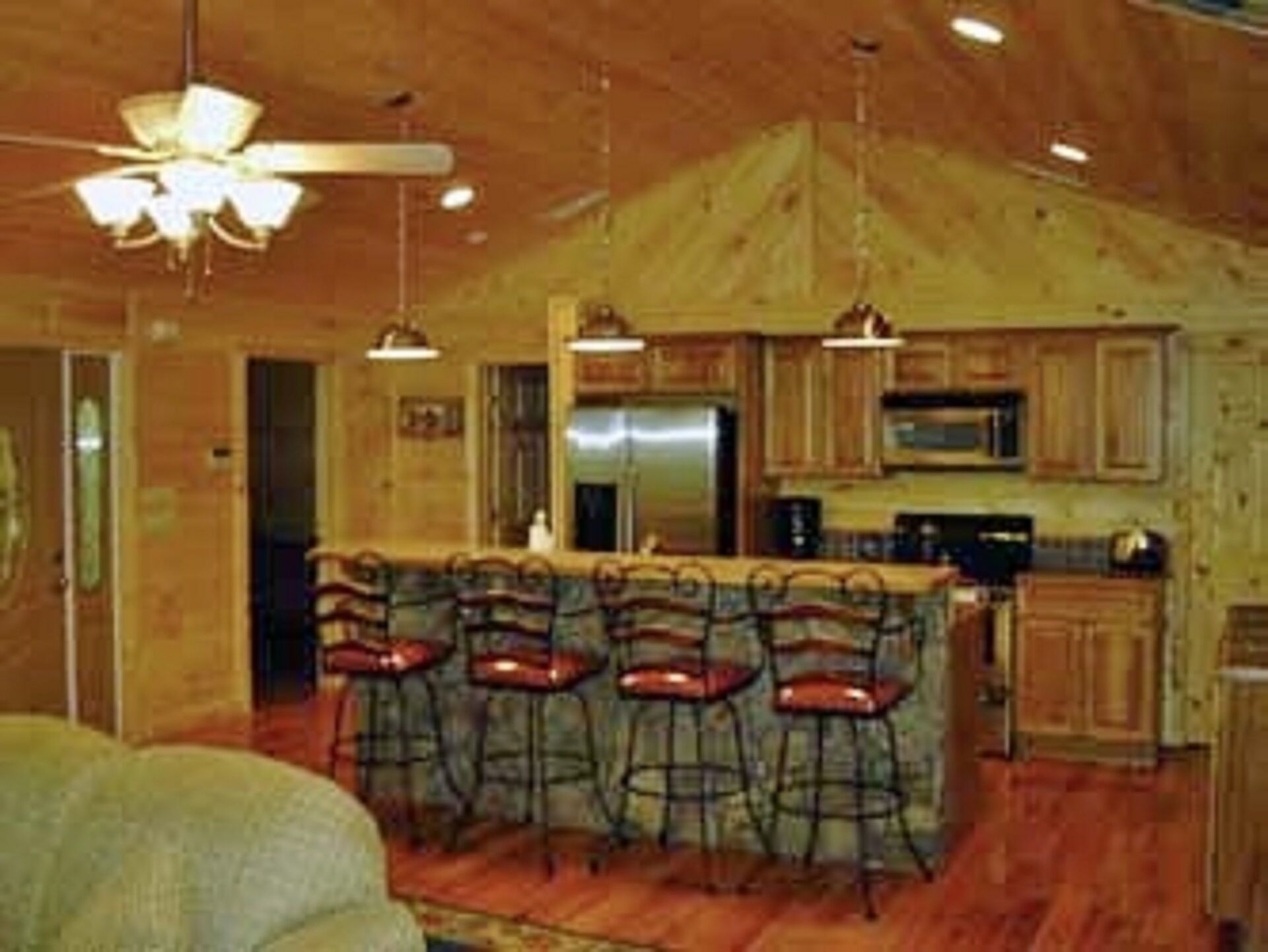 Great Location by ASU & Spacious Log Cabin! Pets Welcome! 