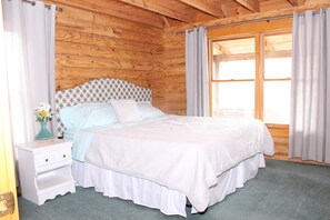 3 bedrooms, desk, bed sheets