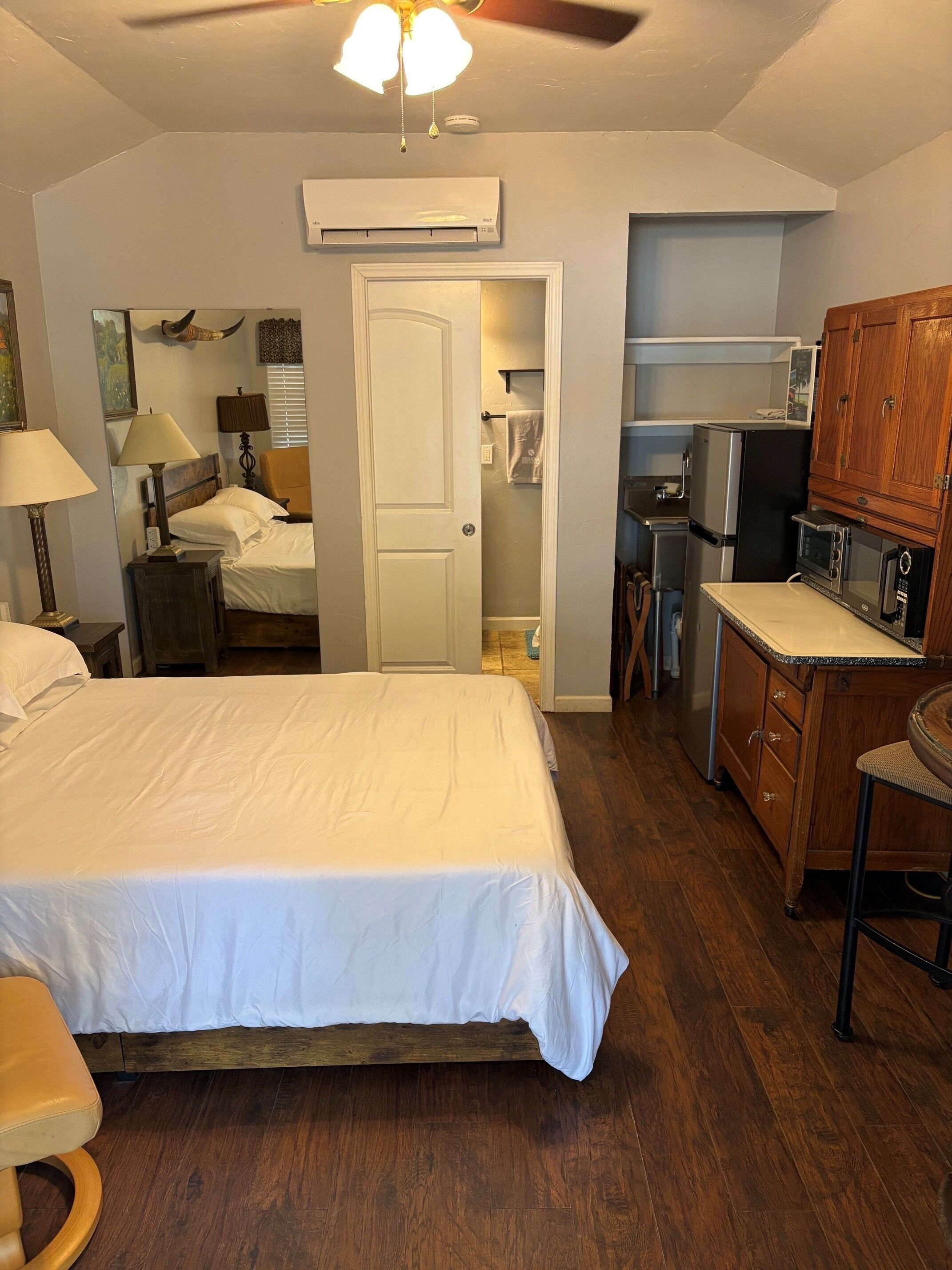 1 chambre, fer et planche à repasser, Wi-Fi gratuit, draps fournis